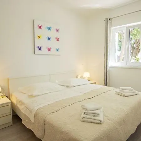Neyra 3 Apartment Split