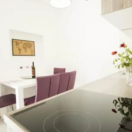 Neyra 3 Apartment *